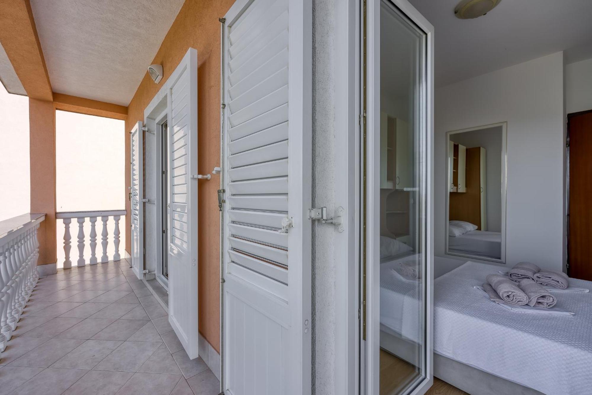 Apartments Grozdana Crikvenica Exterior photo